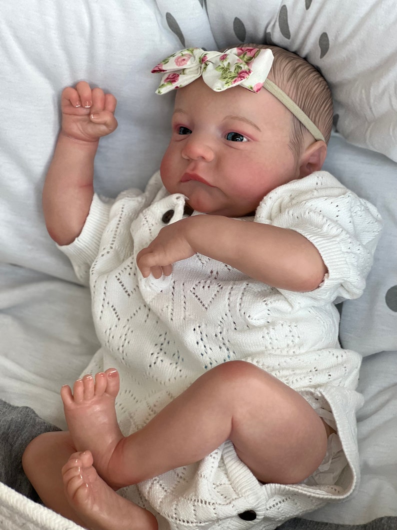 lifelike reborn baby dolls that look real life like babies doll realistic newborn baby dolls for 3+ year old girls reborn toddler dolls beautiful adorable long hair birthday gift for ages 3+ kids children fashion soft cloth body silicone full body open eyes smile cute baby  sleeping baby preemie 5 6 7 8 9 + year old girls children Gift Birthday collection girl boy mother father women daughter granddaughter niece Nephew grand sleeping newborn real looking party Toddler mothers day gifts Christmas