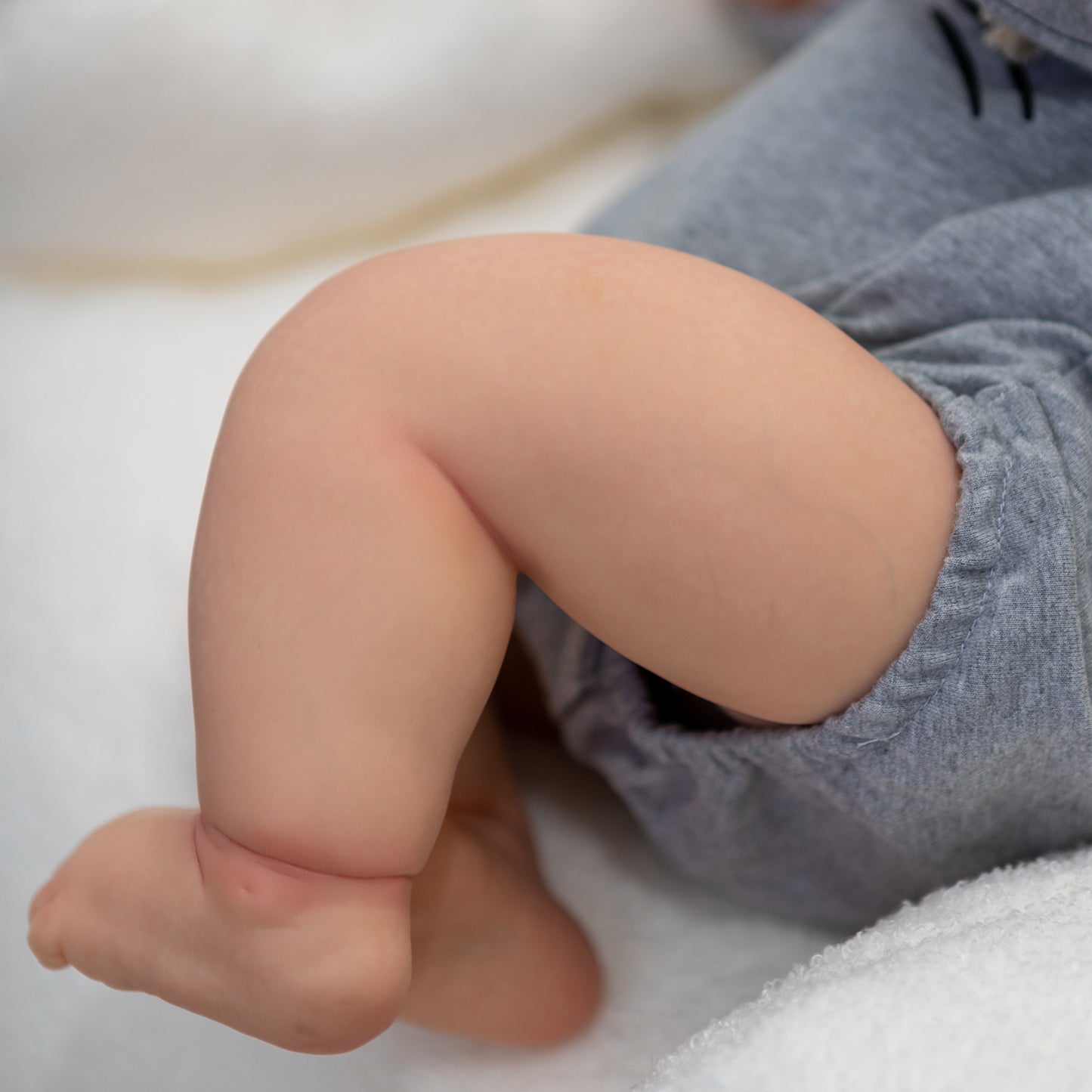 Lifelike baby dolls | reborn baby dolls | Realistic baby dolls| newborn baby dolls | real life baby dolls | rebron baby dolls toddler | lifelike toddler dolls | therapy dolls for adults | anatomically correct baby girl doll | infant baby doll | gift for kids ages 3+ girl | dementia patients | weighted cloth body | birthday gift | collection | girl | boys | mother | daughter | granddaughter | sleeping |real look real baby dolls that look real looking | Mothers day | reborn toddler dolls | mnmj